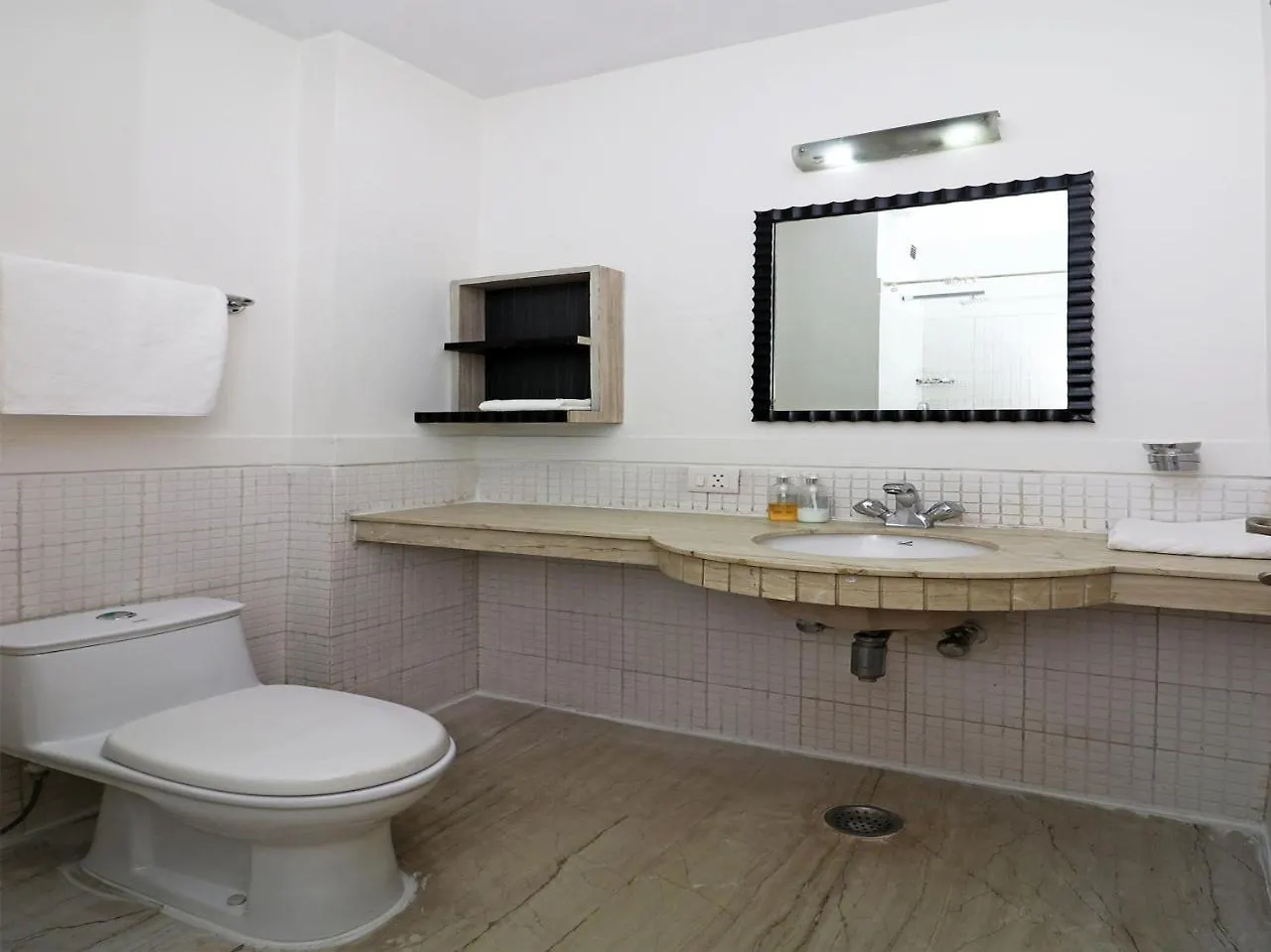 Silverkey Executive Stays 20016 Huda City Centre Γκουργκάον 3*,  Ινδία